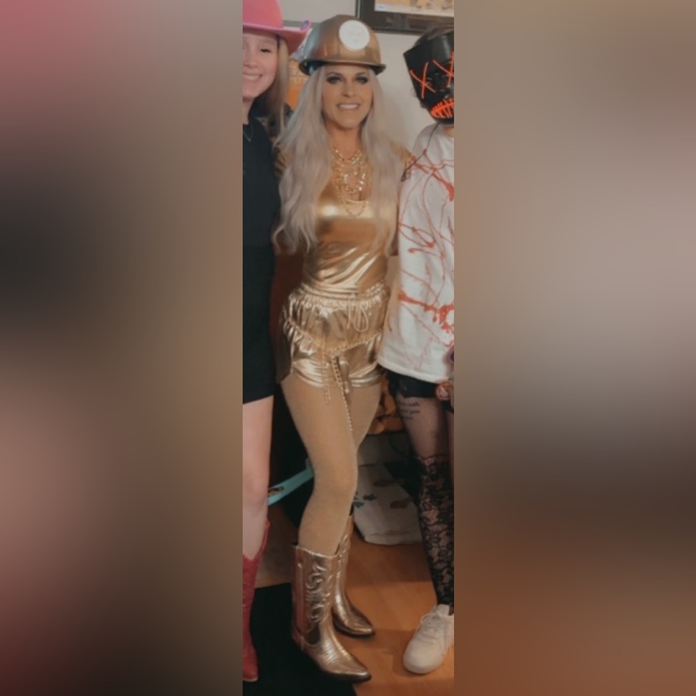 Custom made gold digger costume. Super sassy and cute